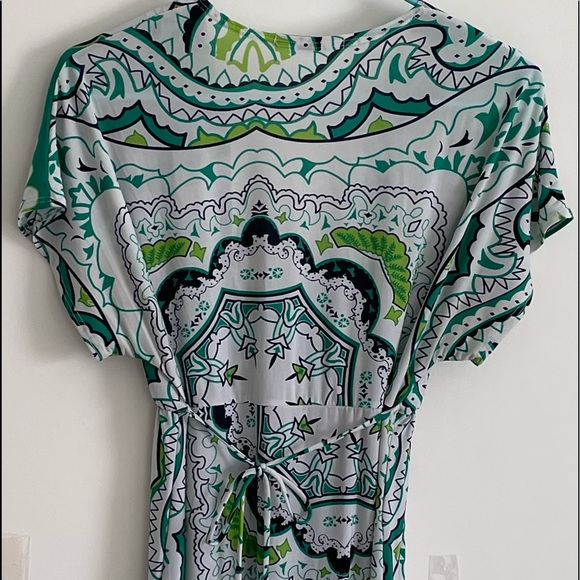 Charlotte Russe empire waist v-neck print top - Picture 4 of 6